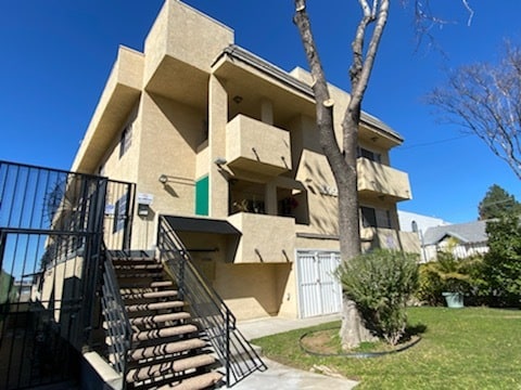 Primary Photo - 10055 Samoa Ave