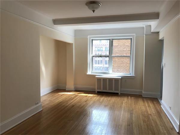 Building Photo - 304 W 75th St