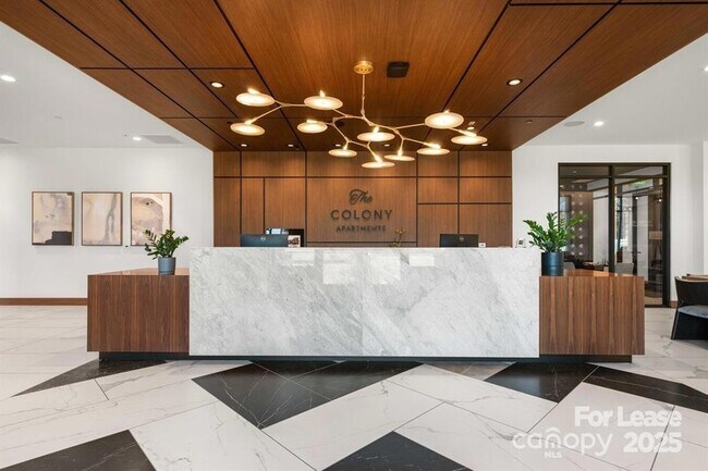 Foto del edificio - 4220 Colony Plz Dr