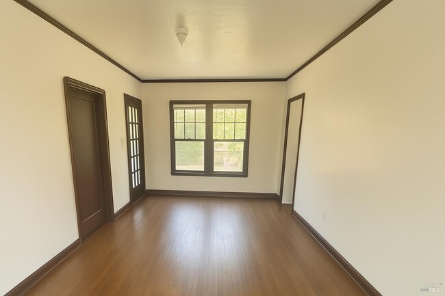 Building Photo - 321 Bayview St
