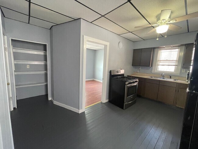 Foto del edificio - Beautifully Updated 3-Bedroom First Floor Apartment – North Adams, MA – $1,600/month