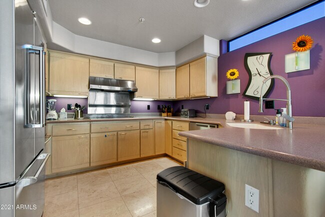 Building Photo - 7400 GAINEY CLUB Dr