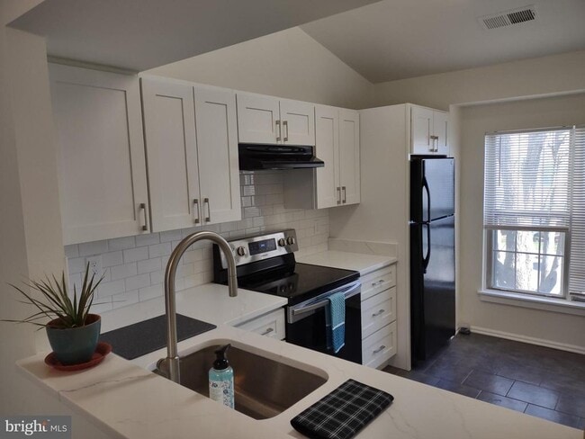 Building Photo - 2803 Yarling Ct