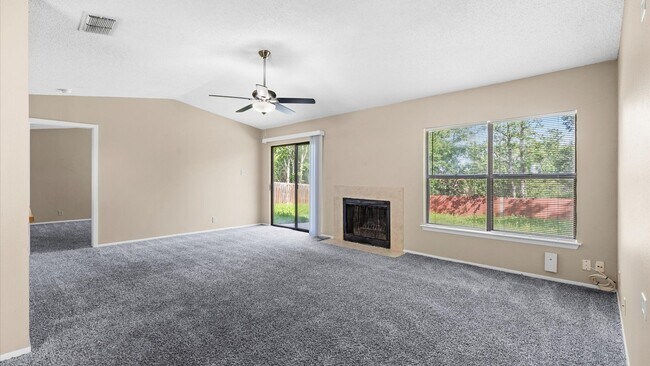 Foto del edificio - 7322 Mystery Ridge Dr