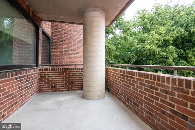 Building Photo - 1015 33rd St NW