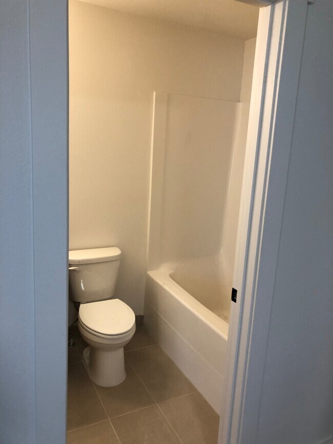 Foto del edificio - 4.5 Bathrooms ! 4 large bedrooms! Close to CWU