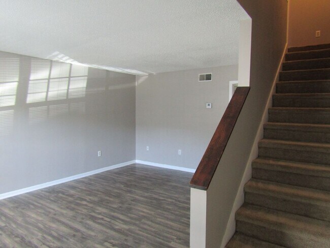 Foto del edificio - 1100 Pineland Ave