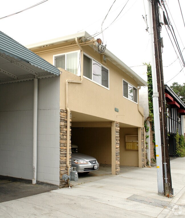 Building Photo - 3427 Golden Gate Way