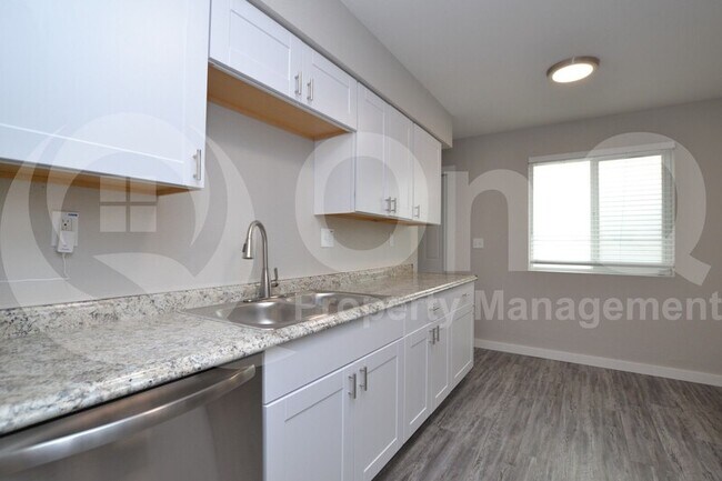 Foto del edificio - 2210 W Devonshire Ave