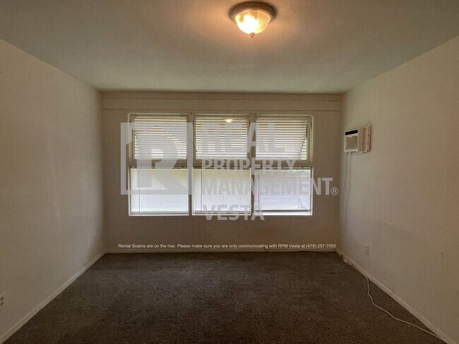 Foto del edificio - Three Bedroom House in South Macon