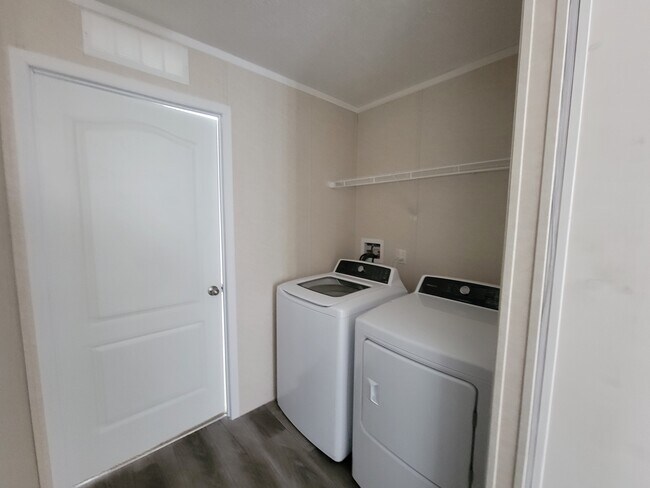 Foto del edificio - 112 Sheppard Ave