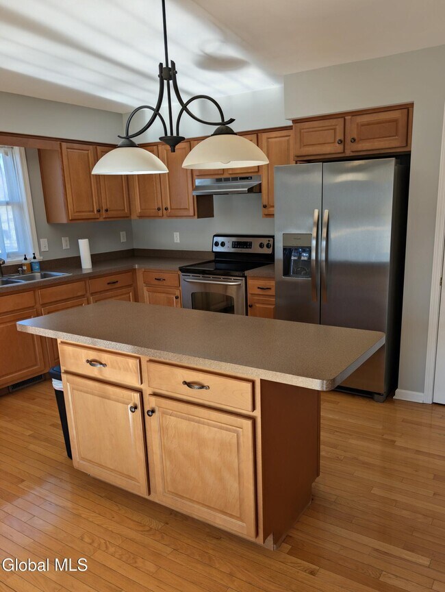 Foto del edificio - 76 Ridgewood Dr