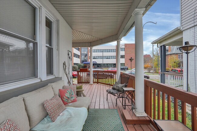 Building Photo - 1527 Hawthorne Ave