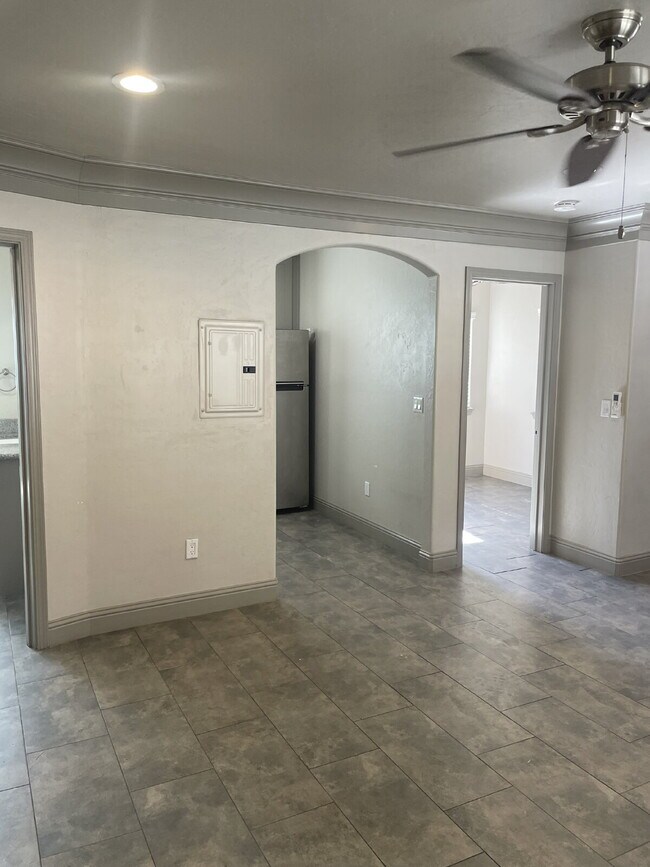 Foto del edificio - "Casitas": Stylish 1-Bedroom with Granite Elegance in Downtown Fresno!"