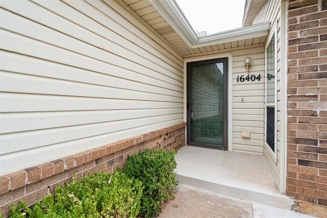 Building Photo - 16404 Del Mar Dr