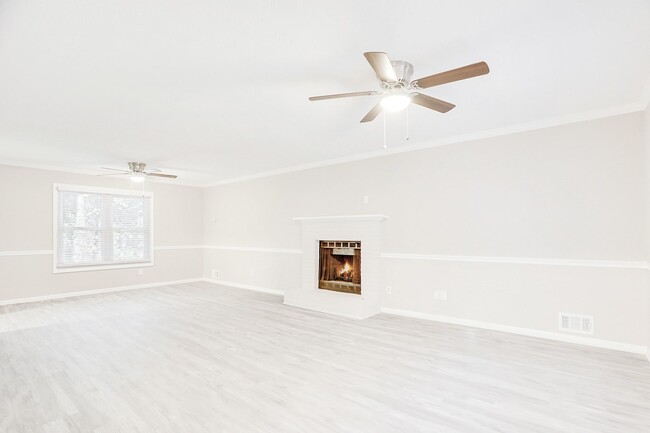 Building Photo - 1307 Williamsburg Ln