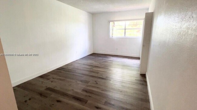 Foto del edificio - 1305 W 53rd St
