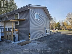 Building Photo - 1015 Lebanon Dr
