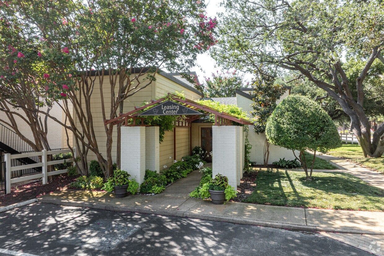 Primary Photo - Bent Oaks Apartments