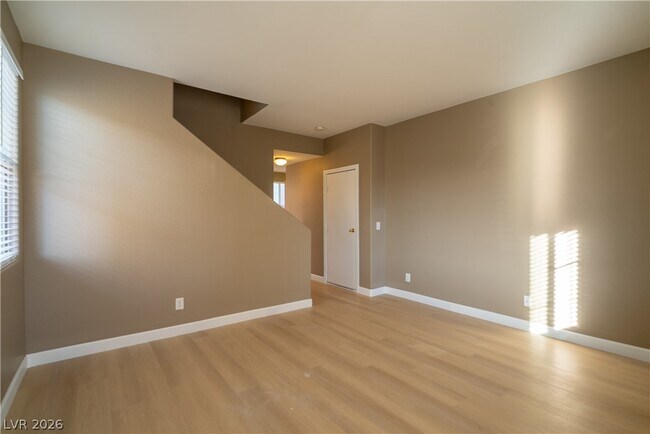 Foto del edificio - 1228 Sun Village Ave