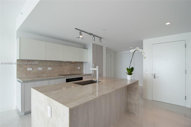 Foto del edificio - 3131 NE 7th Ave