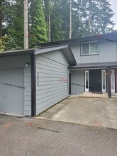 Building Photo - 371 SE Valley View Way