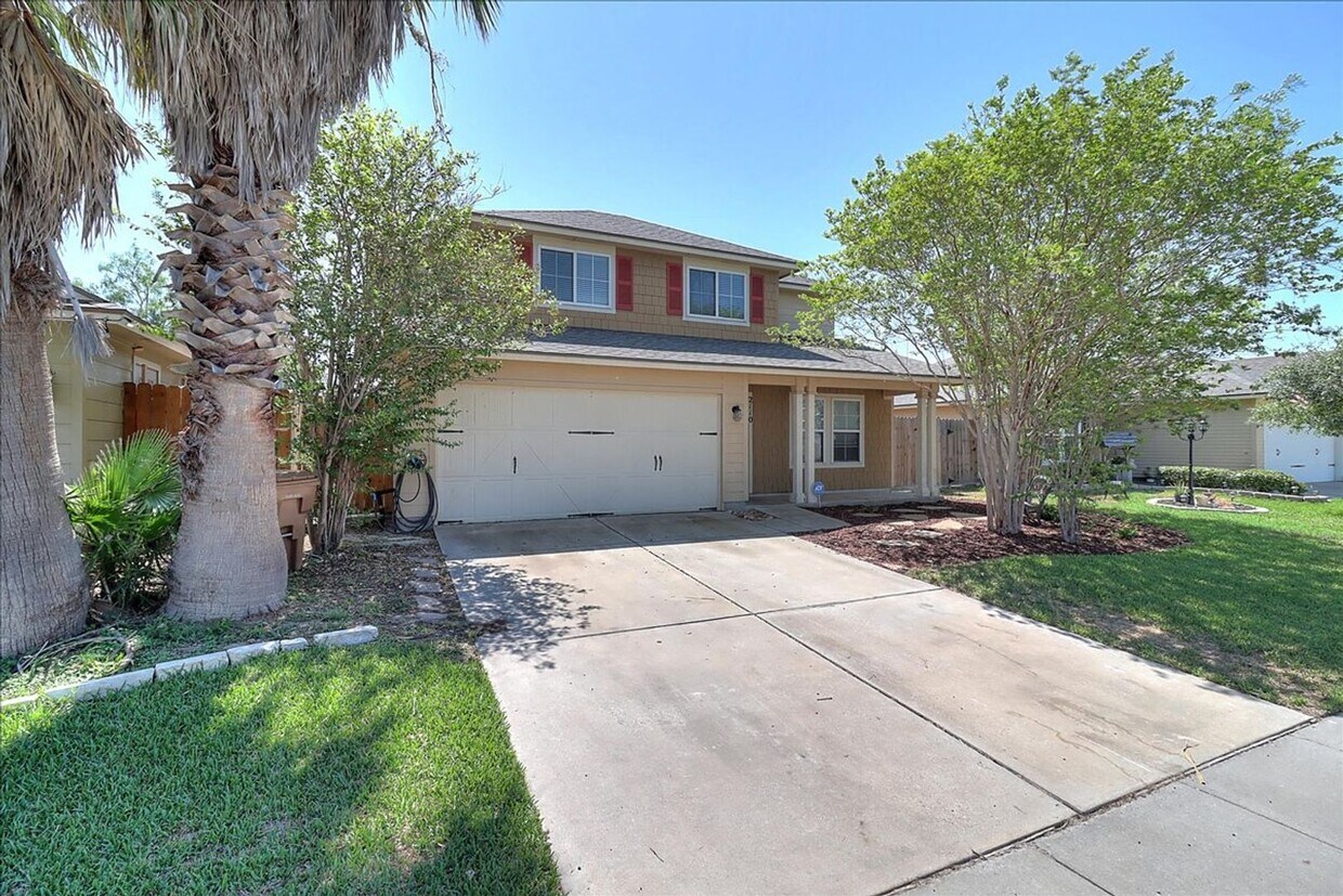 Foto principal - 2110 Encino Dr