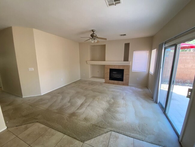 Building Photo - 4 bedroom/3 bath home located in Henderson
