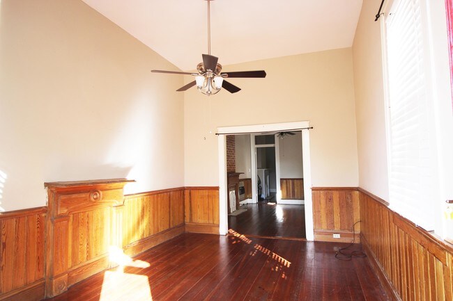 Foto del edificio - 4115 Burgundy St