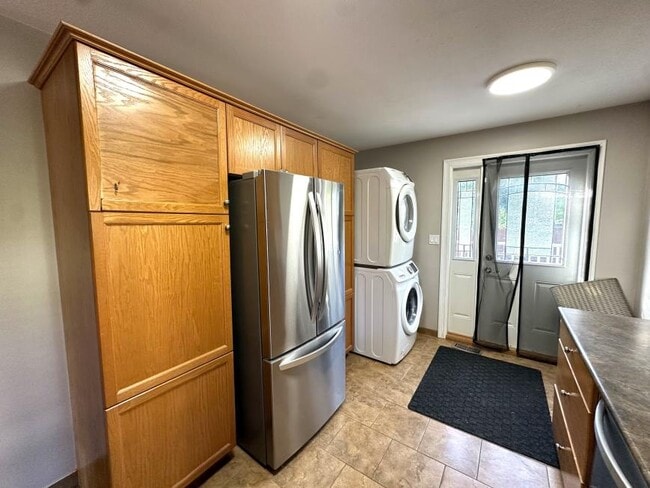 Photo du bâtiment - 4 bedroom in Prince George BC V2N 5J8
