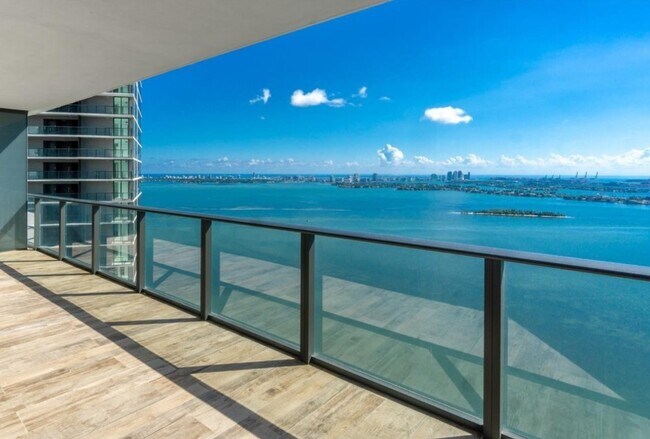 Foto del edificio - 650 NE 32nd St