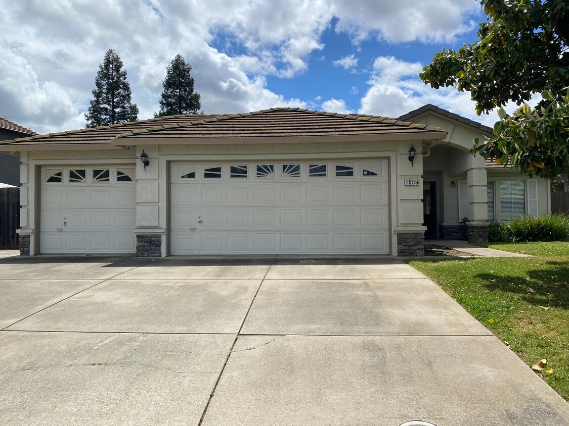 Primary Photo - 1509 Lathwell Way