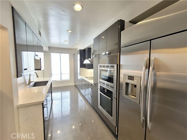 Building Photo - 450 N Oakhurst Dr