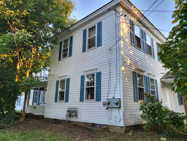 Building Photo - 608 S Pleasant St