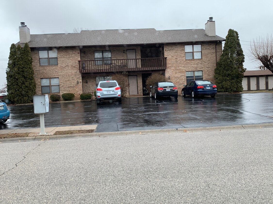 Primary Photo - 202 Shoreline Dr
