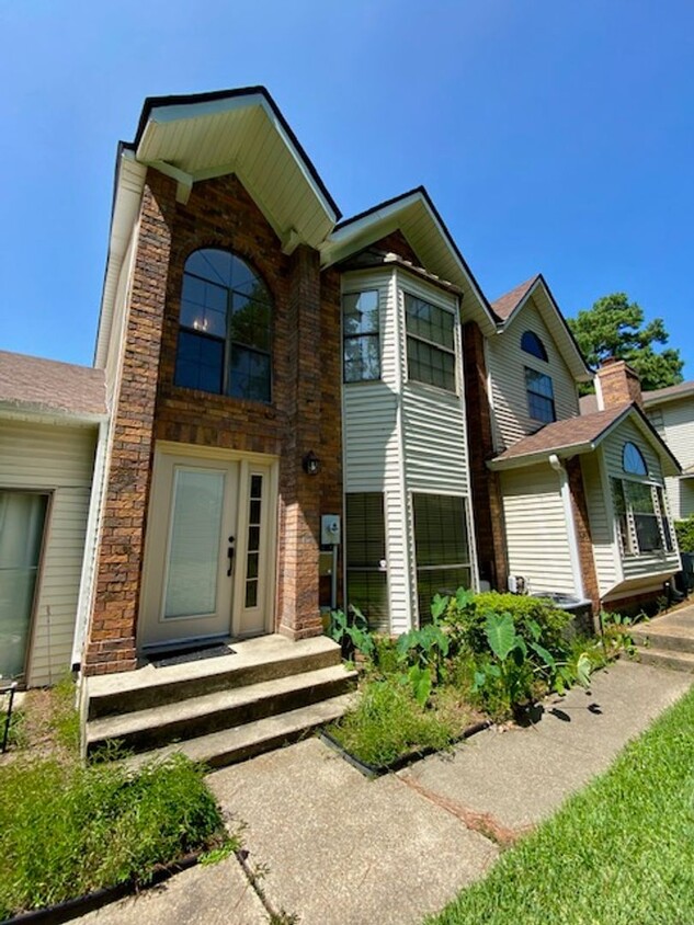 Primary Photo - 2 Bedroom 2.5 Bath Condo in Ellerbe Woods!