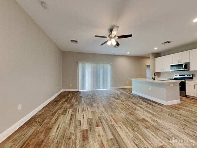 Building Photo - 3321 Buttonwood Ave