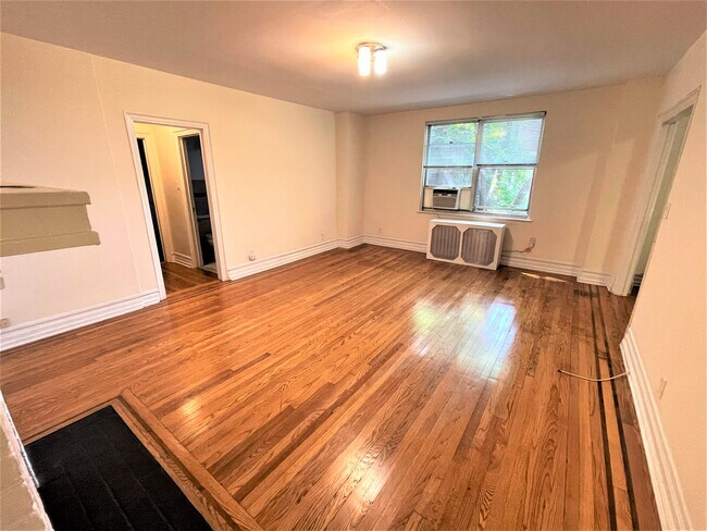 Living Room 2 - 100 E Palisade Ave