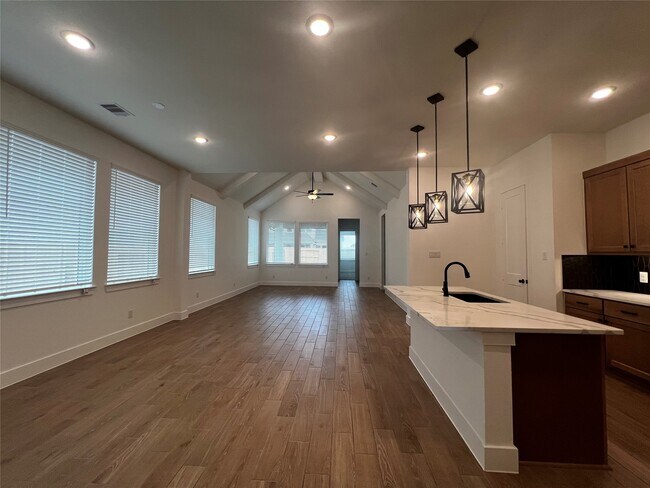 Building Photo - 10923 Cres Spg Dr