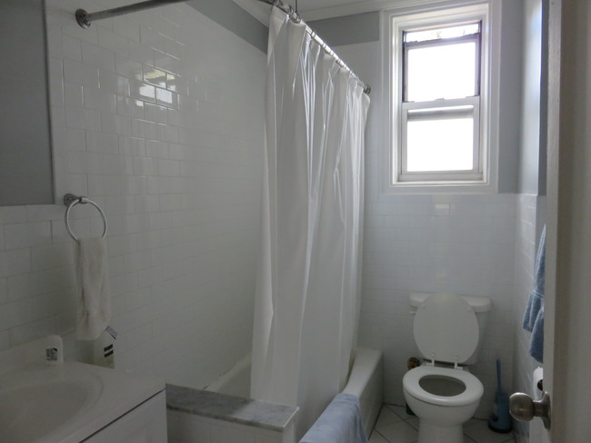 Building Photo - 5 Larchmont Acres