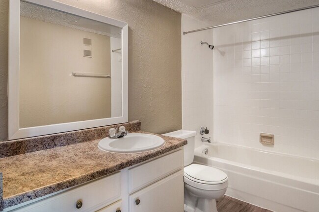 Foto del edificio - 7924 Emerald Crest Dr