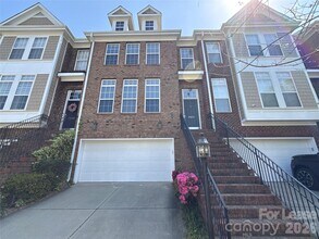 Building Photo - 2613 Huntman Way