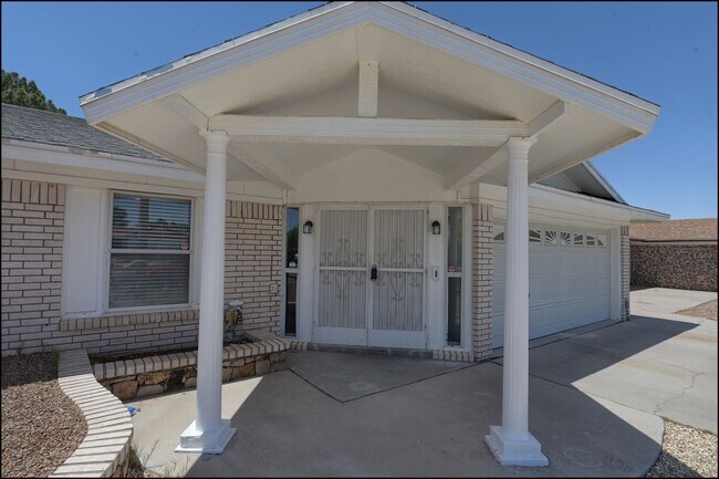 Foto del edificio - 1739 Russ Randall St