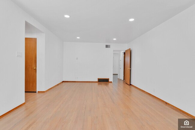 Building Photo - 7862 Sanford St