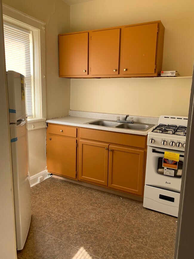 2061 W Atkinson Ave Unit 201, Milwaukee, WI 53209 Apartments in