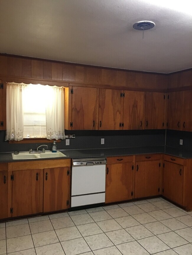 Building Photo - Shreve Island - Clean 3 bedroom, 2 bath