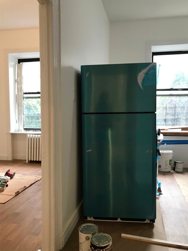 Building Photo - 366 S 5th St