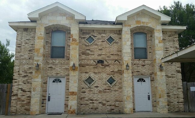 Building Photo - 504 Rock Cir