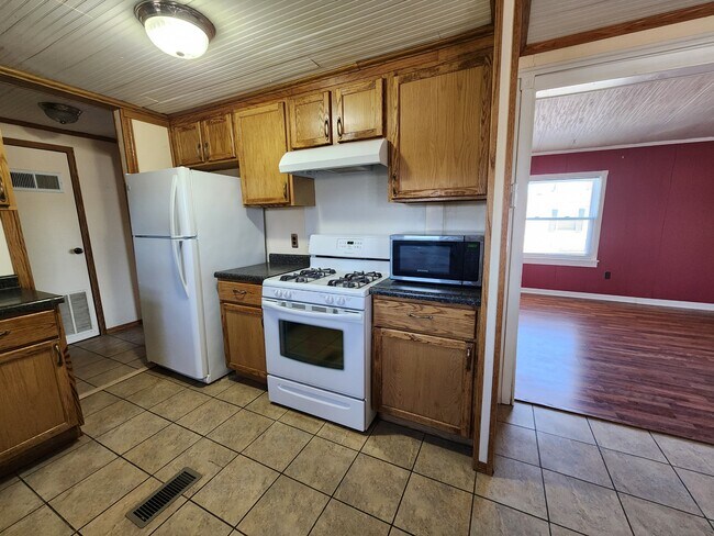 Building Photo - 700 W Ridgeway Ave