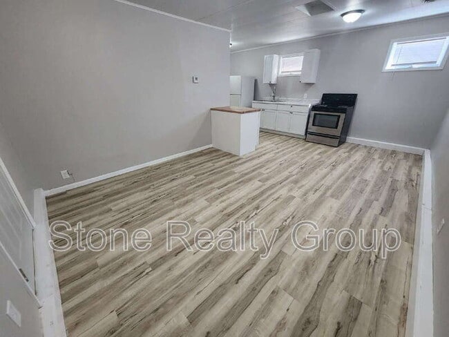 Building Photo - 2001 N 25th St